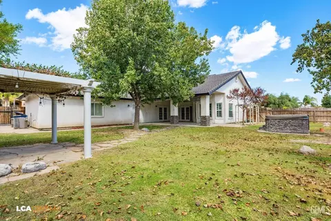 Exterior - 11323 Tee Box Ln, Taft, CA 93268 photo 6 of 7
