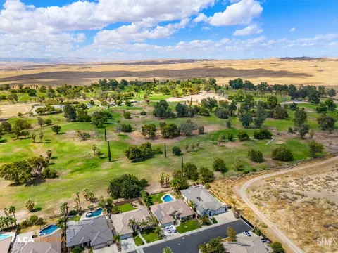 View/Area - 11323 Tee Box Ln, Taft, CA 93268 photo 9 of 10