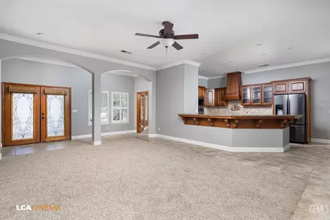 Living - 11323 Tee Box Ln, Taft, CA 93268 photo 2 of 2