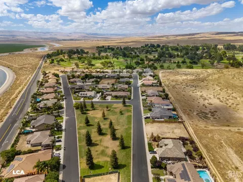View/Area - 11323 Tee Box Ln, Taft, CA 93268 photo 5 of 10