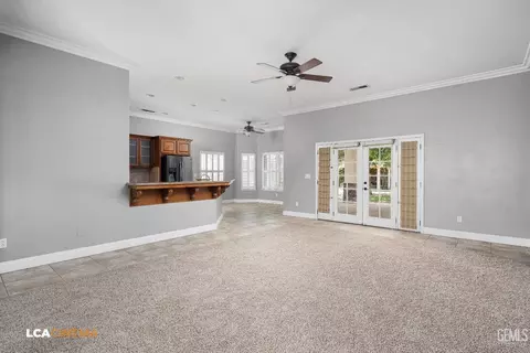 Living - 11323 Tee Box Ln, Taft, CA 93268 photo 1 of 2