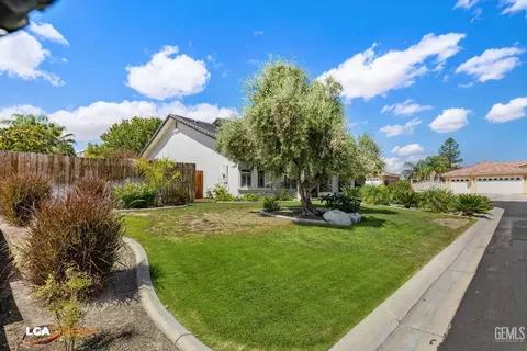 Exterior - 11323 Tee Box Ln, Taft, CA 93268 photo 3 of 7