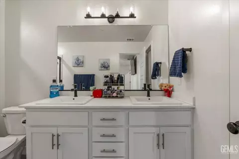 Bath - 6701 Balmorhea St, Bakersfield, CA 93311 photo 2 of 4