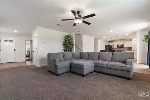 Entry Way - 6701 Balmorhea St, Bakersfield, CA 93311 photo 2 of 6