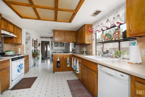 116 Van Buren St, Taft, CA 93268 photo 10