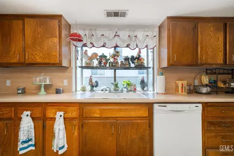 116 Van Buren St, Taft, CA 93268 photo 11