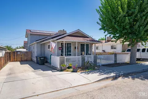 116 Van Buren St, Taft, CA 93268 photo 2