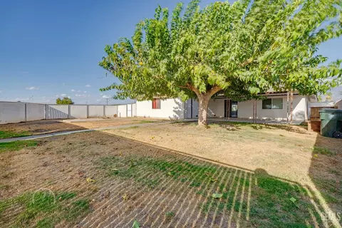 Exterior - 467 Campus Dr, Arvin, CA 93203 photo 4 of 5