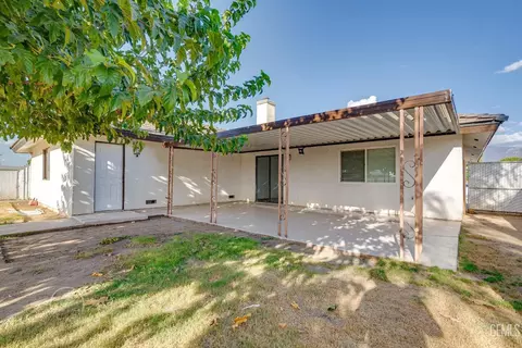 Exterior - 467 Campus Dr, Arvin, CA 93203 photo 5 of 5