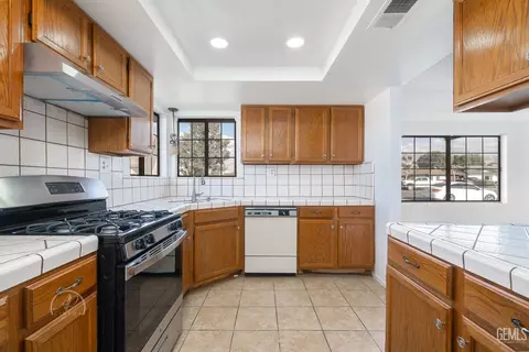 Kitchen - 467 Campus Dr, Arvin, CA 93203 photo 1 of 3