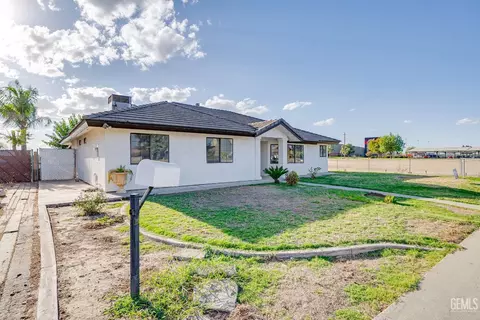 Exterior - 467 Campus Dr, Arvin, CA 93203 photo 2 of 5