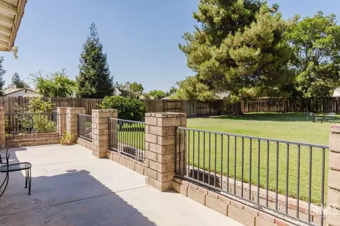 8616 Windjammer Dr, Bakersfield, CA 93312 photo 5