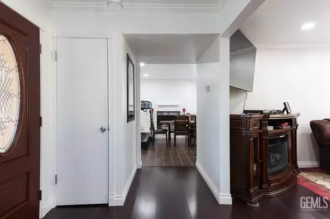 Entry Way - 1035 N Peg St, Ridgecrest, CA 93555 photo 1 of 2