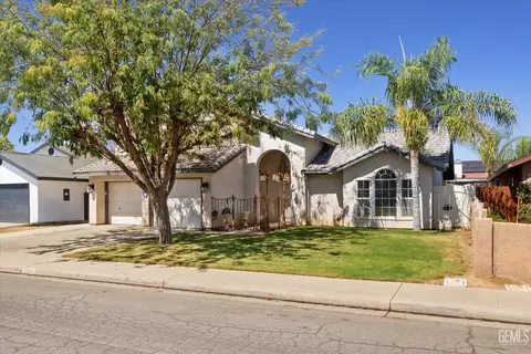 Exterior - 1207 5th Ave, Delano, CA 93215 photo 2 of 7