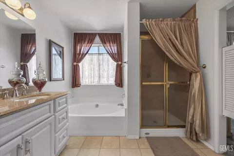 Bath - 1207 5th Ave, Delano, CA 93215 photo 1 of 4