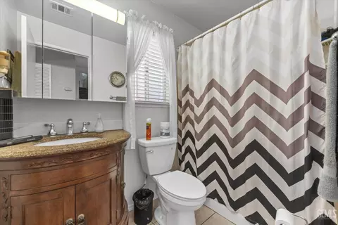 Bath - 1207 5th Ave, Delano, CA 93215 photo 4 of 4