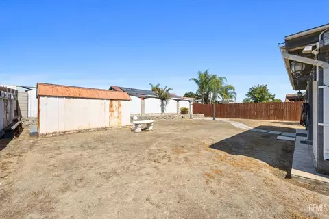 Exterior - 1207 5th Ave, Delano, CA 93215 photo 6 of 7