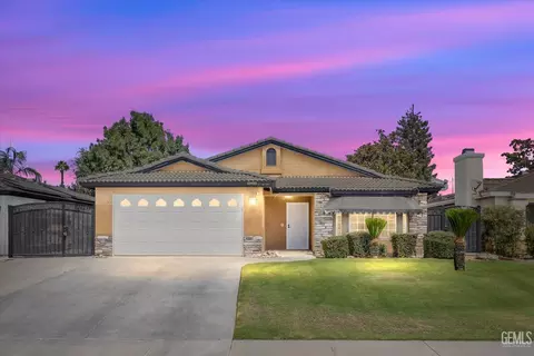 10400 Iroquois Ln, Bakersfield, CA 93312