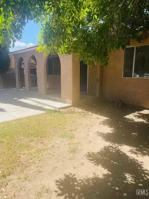 833 Stockton Ave, Bakersfield, CA 93314
