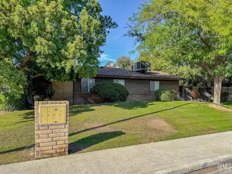7912 N Laurelglen Blvd, Bakersfield, CA 93309