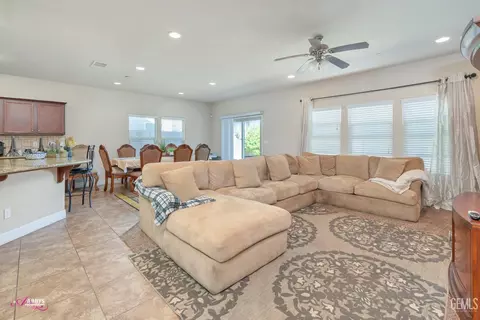 Living - 6008 Cape Cod Ave, Bakersfield, CA 93313 photo 2 of 3
