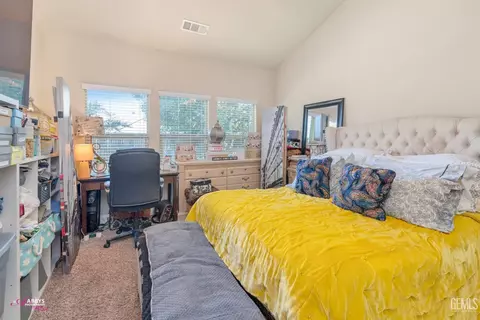 Bedroom - 6008 Cape Cod Ave, Bakersfield, CA 93313 photo 1 of 4