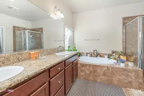 Bath - 6008 Cape Cod Ave, Bakersfield, CA 93313 photo 1 of 4
