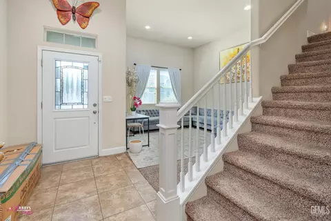 Entry Way - 6008 Cape Cod Ave, Bakersfield, CA 93313 photo 3 of 4