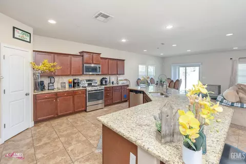 Kitchen - 6008 Cape Cod Ave, Bakersfield, CA 93313 photo 1 of 6
