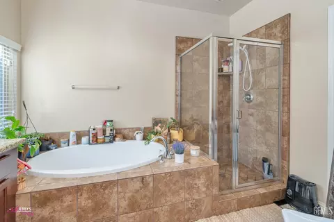 Bath - 6008 Cape Cod Ave, Bakersfield, CA 93313 photo 2 of 4