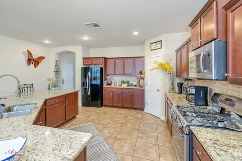Kitchen - 6008 Cape Cod Ave, Bakersfield, CA 93313 photo 2 of 6