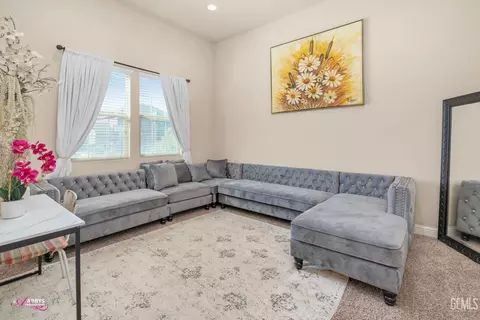 Living - 6008 Cape Cod Ave, Bakersfield, CA 93313 photo 1 of 3