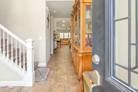Entry Way - 6008 Cape Cod Ave, Bakersfield, CA 93313 photo 2 of 4