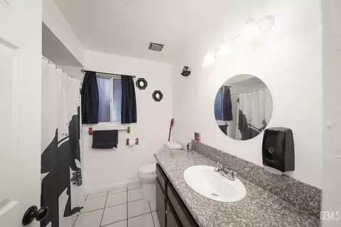 Bath - 317 Fillmore St, Taft, CA 93268 photo 1 of 2