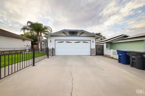 Exterior - 317 Fillmore St, Taft, CA 93268 photo 2 of 7