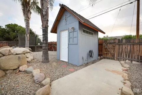 Exterior - 317 Fillmore St, Taft, CA 93268 photo 6 of 7
