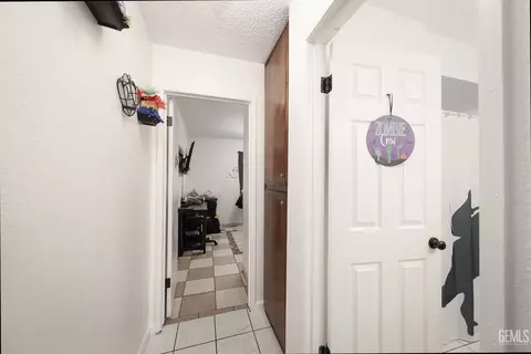 Entry Way - 317 Fillmore St, Taft, CA 93268 photo 3 of 3