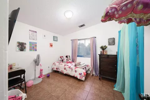 Bedroom - 317 Fillmore St, Taft, CA 93268 photo 2 of 4