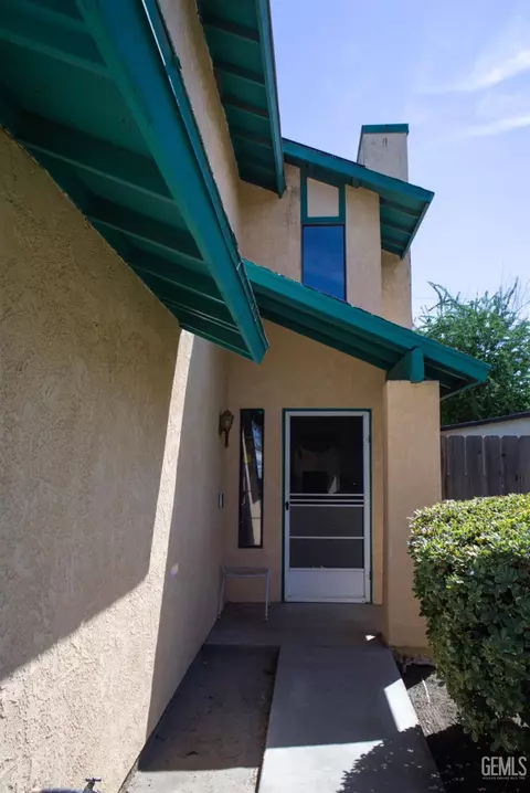 1121 Eubanks Ave, Bakersfield, CA 93307 photo 3