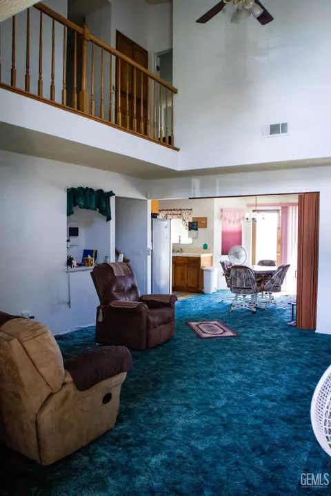 1121 Eubanks Ave, Bakersfield, CA 93307 photo 5