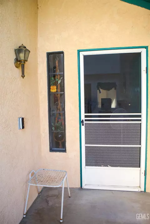 1121 Eubanks Ave, Bakersfield, CA 93307 photo 4