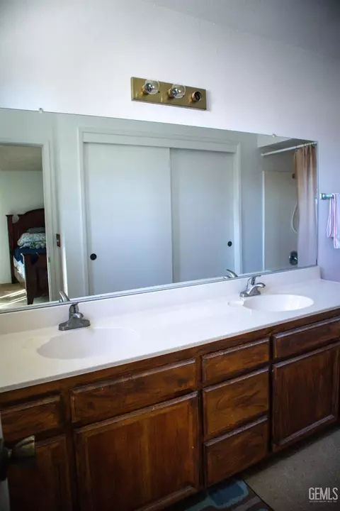 1121 Eubanks Ave, Bakersfield, CA 93307 photo 12