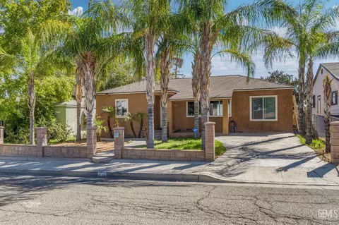 Exterior - 110 Franklin Ave, Taft, CA 93268 photo 3 of 6