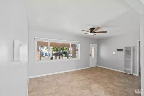 Living - 110 Franklin Ave, Taft, CA 93268 photo 2 of 2