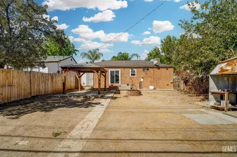 Exterior - 110 Franklin Ave, Taft, CA 93268 photo 6 of 6