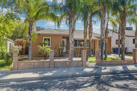Exterior - 110 Franklin Ave, Taft, CA 93268 photo 2 of 6