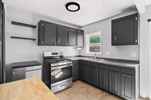 Kitchen - 110 Franklin Ave, Taft, CA 93268 photo 1 of 2