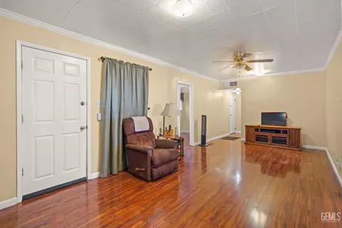 403 Polk St, Taft, CA 93268 photo 6