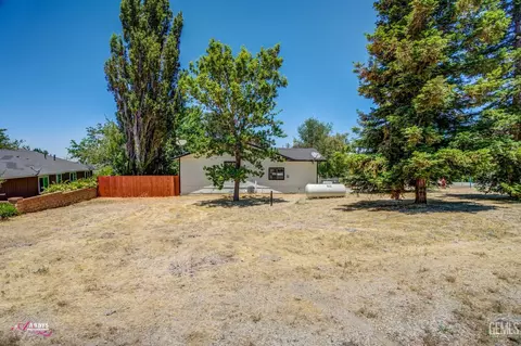 21901 Arosa Rd, Tehachapi, CA 93561 photo 2