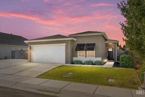 9713 Cobble Creek Dr, Bakersfield, CA 93314